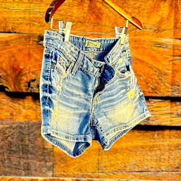 Women’s sized 27 BKE Stella shorts - Picture 2 of 13